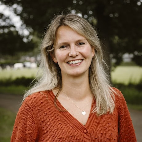 Emmelie van Leeuwen - praktijkeigenaar, speltherapeut en systeemtherapeut in opleiding bij Praktijk Roets